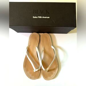 [SAKS FIFTH AVE] Black Label White Patent Leather Sandals Sz: 7.5M